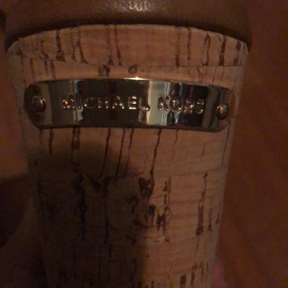 💕 Size 8 Michael Kors peep toe brown wedge - Picture 8 of 8